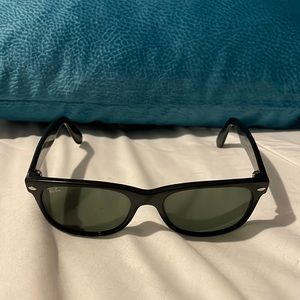 Black Plastic Frame Ray Bans